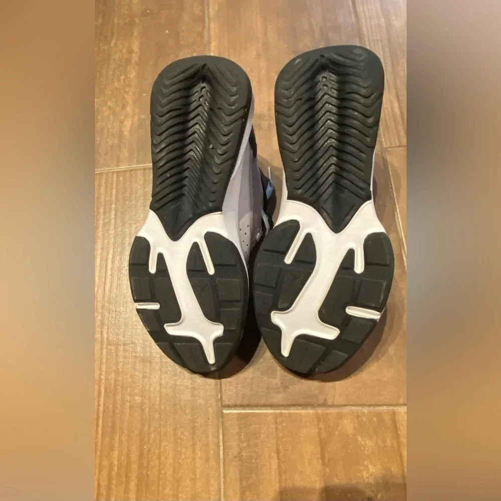 *Like New* Jordan Air 200E Women’s Size 10